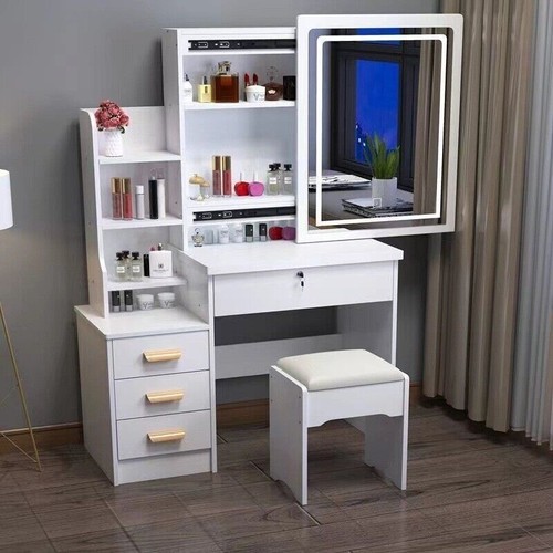 White dressing table with - dressing,